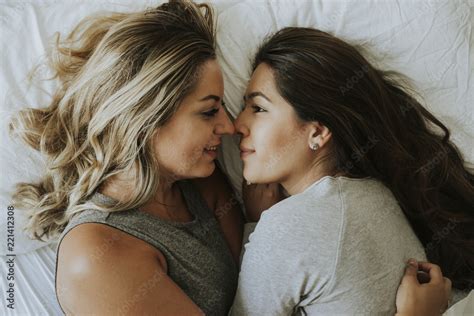 vidéo lesbian|lesbian attention.